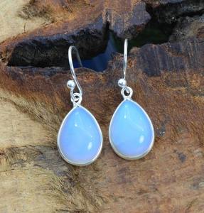 Milky Opalite Gemstone Boucles D'oreilles Bijoux Pour Femmes Argent Boho Style Bijoux 925 Sterling Silver Trending Boucles D'oreilles À La Main - Product Image 2