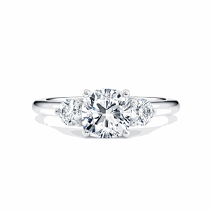 Bague de fiançailles pour femme avec coussin et trois pierres rondes - Product Image 3