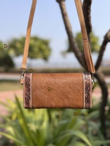 Pochette sculptée à la main, vente chaude, élégante pour femmes, en cuir de vache, avec poils, portefeuille élégant, pochette imperméable, nouveau design, multi-usages - Product Image 4