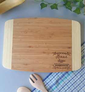 Tabla de cortar personalizada para boda, regalo de boda personalizado, regalo de compromiso para boda, tabla de cortar para parejas - Product Image 1