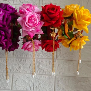 Bracelet Gajra élégant en velours fleur rose pour bijoux de mariée indiens Haldi Mehndi Sangeet faveur main réglable Gajra pour femmes - Product Image 1