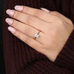 Bague de fiançailles solitaire en diamant de culture, taille poire, fabriquée à la main en Nouvelle-Zélande, en argent sterling/platine, clarté VS1 - Product Image 1