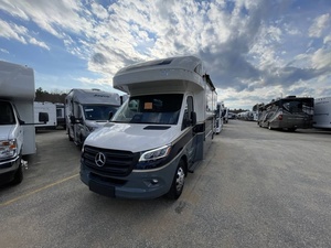 VENTA EN SUBASTA DE NUEVOS Y MODERNOS Autocaravanas W-i-n-n-e-b-a-g-o N-a-v-i-o-n 24R 2027, LISTAS PARA ENVÍO. Sin reseñas aún. - Product Image 1