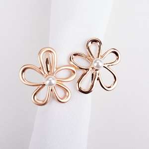 Anneaux de serviette en métal classiques de luxe, décorations de table de mariage écologiques - Product Image 1