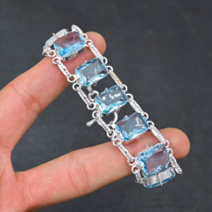 Pulsera de diseñador de lujo certificada IGI chapada en plata de ley hecha a mano con piedras preciosas de Topacio Azul creada en laboratorio para regalo de boda y fiesta - Product Image 2