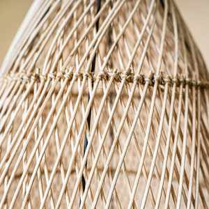 Lámpara Colgante de Mimbre Trenzado a Mano Nassije, 65 cm de Altura - Product Image 2