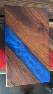 Planche en bois élégante pour le fromage et les apéritifs, cadeau de pendaison de crémaillère parfait avec élégant couteau à fromage en acier inoxydable inclus - Product Image 4