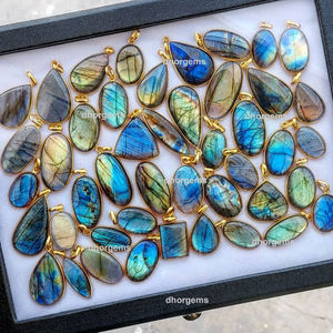 Pendentif en pierre précieuse labradorite bleue de haute qualité, en acier inoxydable, petite pierre précieuse, lunette ronde, ample, demi-lune - Product Image 1