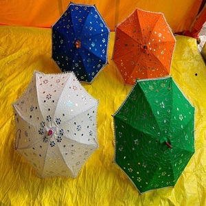 Parapluies colorés de coton pour la décoration de mariage - Product Image 1