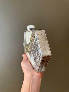 Pochette Métallique Luxueuse Chatoyante pour Femmes Parfaite pour les Soirées Design Unique Sac de Soirée avec Chaîne - Product Image 6