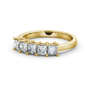 Grossiste en bijoux de mode : Bague de fiançailles à cinq pierres en diamant de laboratoire taille princesse et alliance en or jaune massif 14 carats - Product Image 3