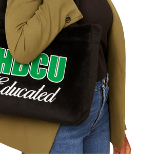 Sac fourre-tout en fourrure noire pour femmes, sac à main en peluche, broderie en chenille, cadeau de sororité grecque Divine Nine, sac de mode personnalisé - Product Image 4