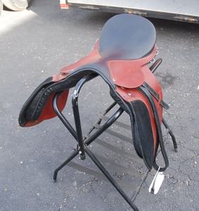 Selle de cheval de dressage de haute qualité selle anglaise en cuir véritable en noir marron pour l'équipement de cheval en gros - Product Image 3