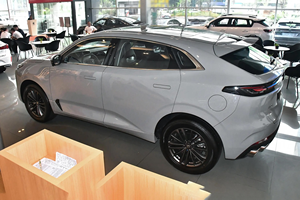 Nuevo Auto Changan de Gasolina 2025 2.0T Yue Prestige Trim, Freno de Estacionamiento Electrónico, Changan Uni K 200 Km/H - Product Image 2