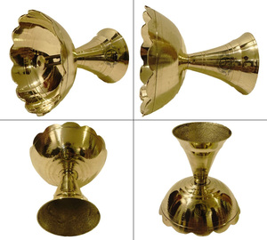 Diya d'huile en laiton pur le plus vendu pour les articles décoratifs Diwali disponibles au prix d'exportation du fabricant indien. - Product Image 4