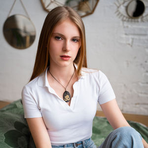 Colgante ovalado pulido de Shungita con impresión serigráfica Om 1.3*2 pulgadas (34*50 mm) - Product Image 4