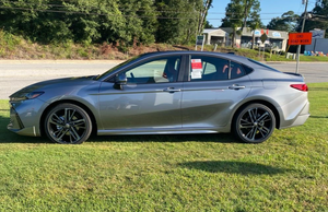 Voiture d'occasion SUPER PROPRE 2024 TOYOTA Camry XSE Berline Automatique Turbo Volant à <span class=keywords><strong>Gauche</strong></span> Intérieur Sombre Prête à être expédiée dans le monde entier - Product Image 5