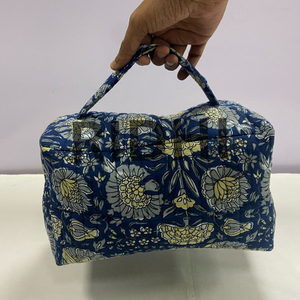 Sac de luxe écologique en coton matelassé bleu foncé et jaune à motifs floraux, avec poignée avant et fermeture éclair, grand format, réutilisable pour le shopping quotidien et la plage - Product Image 6