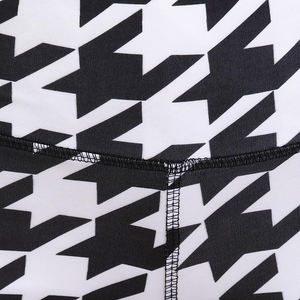 Las mallas de mujer de algodón 100 por ciento más vendidas con el último diseño Pantalones de Yoga de entrenamiento de fitness impresos con logotipo y diseño personalizados - Product Image 4