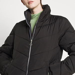 2023 personnalisé OEM femmes hiver doudoune veste col montant régulier à capuche mince respirant coupe-vent épais manteau coton remplissage - Product Image 2