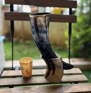 Corne à boire naturelle faite à la main avec poignée en cuir tasse viking avec support en corne - Product Image 2