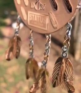 Pendentif CONCEPTION personnalisé en forme de plume avec strass |   Bijoux Hip Hop en Moissanite VVS Certifiés GRA |   Argent 925 Prêt pour la fête - Product Image 4