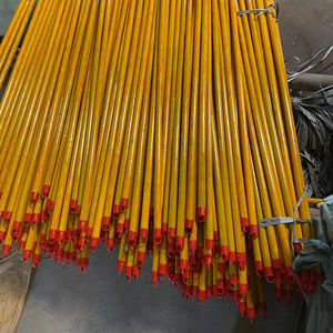 Manche de balai en bois d'eucalyptus de haute qualité, enveloppé de PVC à motif bois, design classique simple pour une utilisation à long terme - Product Image 1