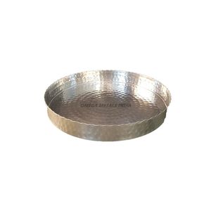 Plateau de service rond argenté élégant avec finition martelée et bords élégants, parfait pour servir des boissons et améliorer la décoration - Product Image 1