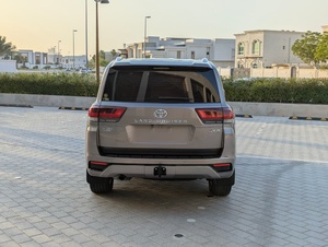 รถ SUV ปี 2024 พวงมาลัยซ้าย เบนซิน ขับเคลื่อน 4 ล้อ เทอร์โบ เกียร์อัตโนมัติ เบาะหนังสีเข้ม หลังคาซันรูฟแบบพาโนรามา - Product Image 5