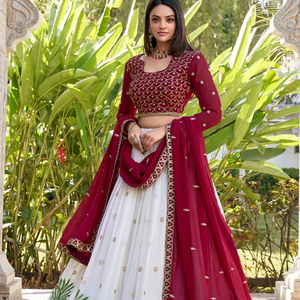 Lehenga Semi-Cosida de Georgette Sintética con Bordado de Lentejuelas, Blusa con Trabajo de Foil y Dupatta, Elegante para Bodas, Fiestas y Festividades - Product Image 1