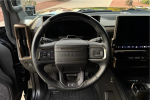 Vehículo Usado a Precio Accesible - Volante a la Izquierda |   Volante a la derecha |   BANDITTSS-THEMEDDSS 2024 G M C HUMMERRRSSS EV 3X PICKUPPPSS - Product Image 4