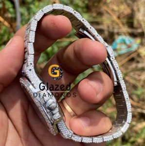 Reloj de pulsera de diseño personalizado Hip Hop mejorado con diamantes de moissanita de claridad Vvs de corte brillante redondo - Product Image 5