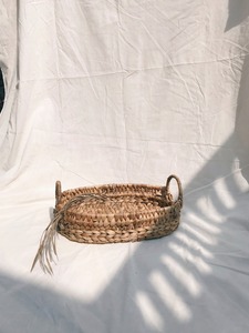 Grand plateau de service vintage rond en rotin avec jacinthe d'eau tissée à la main et poignée Plateau de nourriture fait à la main - Product Image 2