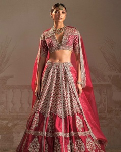 Lehenga Choli en soie traditionnel indien, orné de sequins, de Zari et de travail de Dori, pour tenue de mariage pour femmes, longueur au sol. - Product Image 1