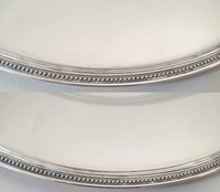 Assiette de présentation en métal avec bordure perlée plaquée argent poli pour la maison et le mariage Vaisselle et assiettes