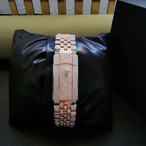 Impresionante Reloj de Lujo con Doble Tono Blanco y Rosa, Números Arábigos, Completamente Adornado con Diamantes Moissanite, Acero Inoxidable, Movimiento Japonés - Product Image 5