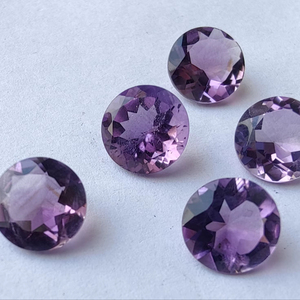 Gros Lavira naturel violet améthyste à facettes taille brillant pierres précieuses tailles personnalisées certifié IGI pour les bijoux en vrac - Product Image 1