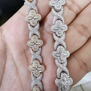 Pulsera de Plata 925 con Diamantes de Moissanita, Diseño Floral de Trébol, Pulsera de Lujo Brillante, Joyería de Muñeca de Estilo Único - Product Image 1