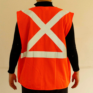 Gilet de sécurité personnalisé jaune haute visibilité classe 2 tissu en toile standard avec rayures argentées réfléchissantes pour l'été 2 poches incluses - Product Image 4