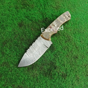 มีดล่าสัตว์เหล็กดามัสกัสทำด้วยมือพร้อมด้ามเขาแกะถือมีดใบมีดแบบคงที่ทุกวันโดยใช้ปลอกหนัง - Product Image 2