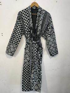 Kimono en coton noir et blanc, robe de mariée patchwork Kantha, peignoir hippie bohème Kantha, robe de kimono patchwork faite à la main - Product Image 3
