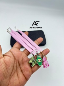 Pinzas Profesionales para Pestañas AL FARDAN, Color Rosa Bebé, con Diseño de Bolsa de Dinero y Dólares, de Acero Inoxidable - Product Image 4