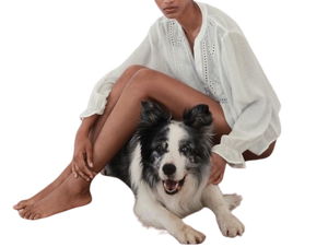 Top básico suave y transpirable para mujer con ajuste clásico para uso cómodo durante todo el día disponible para exportación a granel a los mejores precios - Product Image 2