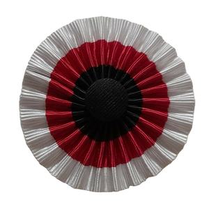 rosette ou cocarde plissée blanche, rouge et noire, parfois associée à des thèmes historiques ou révolutionnaires - Product Image 1