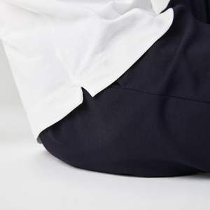 Polo de algodón elástico con logotipo bordado personalizado, camisa de ajuste Regular 100%, color blanco, con solapa de botón oculto y Rib - Product Image 5