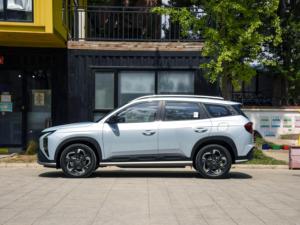 รถเอสยูวีขนาดกะทัดรัดระดับพรีเมียมความเร็วสูง ปี 2023-2024 กำลังเป็นที่นิยมอย่างมาก ขายดี ผลิตในประเทศจีน สำหรับผู้ใหญ่ ใช้เชื้อเพลิงเบนซิน น้ำมัน หรือไฟฟ้า - Product Image 3