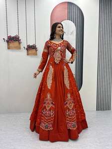 Lehenga de Seda Vichitra Confeccionada con Soporte de Lona Patta - Product Image 3
