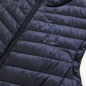 OEM moda impermeable al aire libre acolchado cremallera invierno Reversible personalizado Puffer chaleco sin mangas personalizado Puffer hombres proveedor - Product Image 4