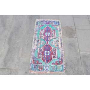 Alfombra Turca Vintage Pequeña de 1.6x3.1 pies, Alfombra de Lana con Diseño Floral Azul y Rojo - Product Image 1