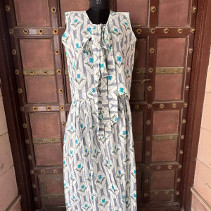 ชุดโบโฮทำมือสำหรับผู้หญิง ชุดฤดูร้อนผ้าฝ้ายพิมพ์ลายดอกไม้ ซักได้ เป็นมิตรกับสิ่งแวดล้อม กระโปรงยาวคลุมเท้า เสื้อสำหรับใส่ไปชายหาด - Product Image 1